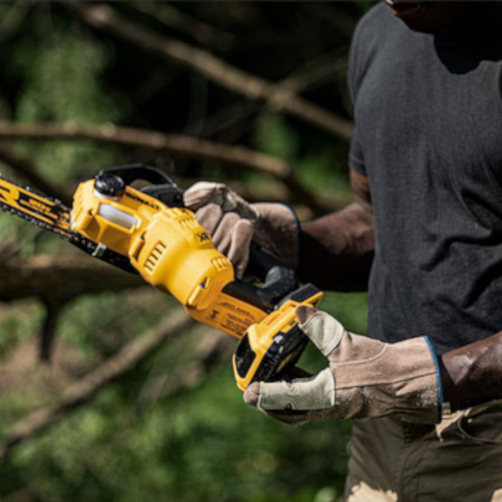 DEWALT DCCS623L1 20V MAX* 8 in. Brushless Cordless Pruning Chainsaw Kit with 3 Ah Battery - Refurbished with Dewalt Warranty