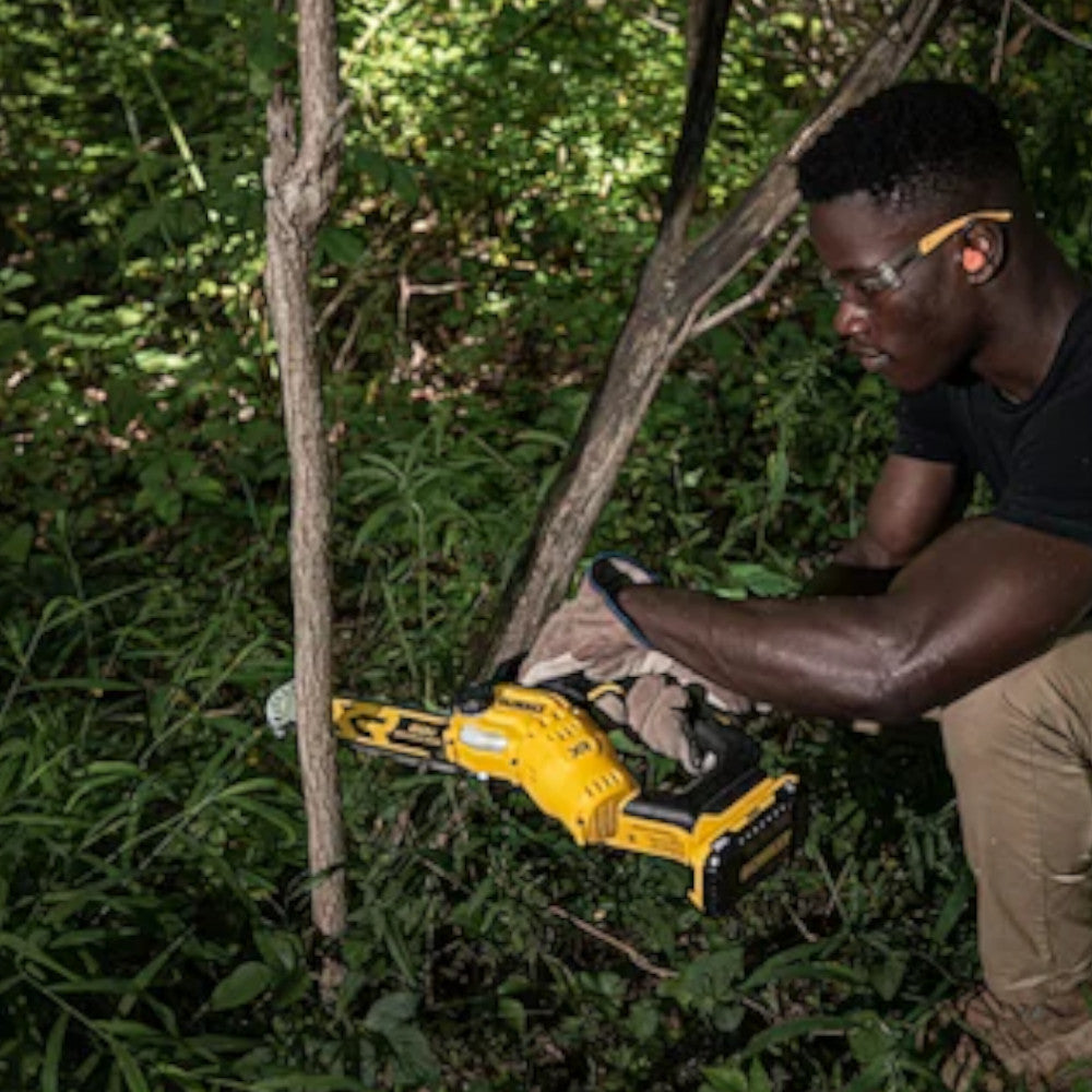 DEWALT DCCS623L1 20V MAX* 8 in. Brushless Cordless Pruning Chainsaw Kit with 3 Ah Battery - Refurbished with Dewalt Warranty