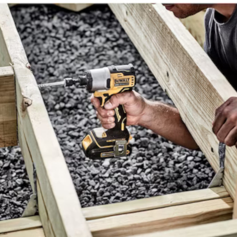 DEWALT Kit de visseuse à percussion sans fil 20 V MAX* 1/4 po - Remis à neuf avec garantie Dewalt - DCF840C2