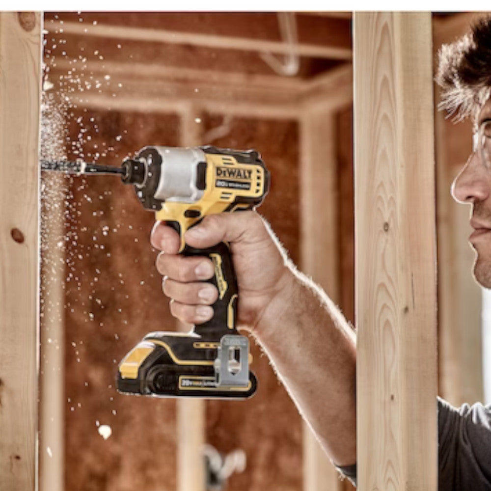DEWALT Kit de visseuse à percussion sans fil 20 V MAX* 1/4 po - Remis à neuf avec garantie Dewalt - DCF840C2