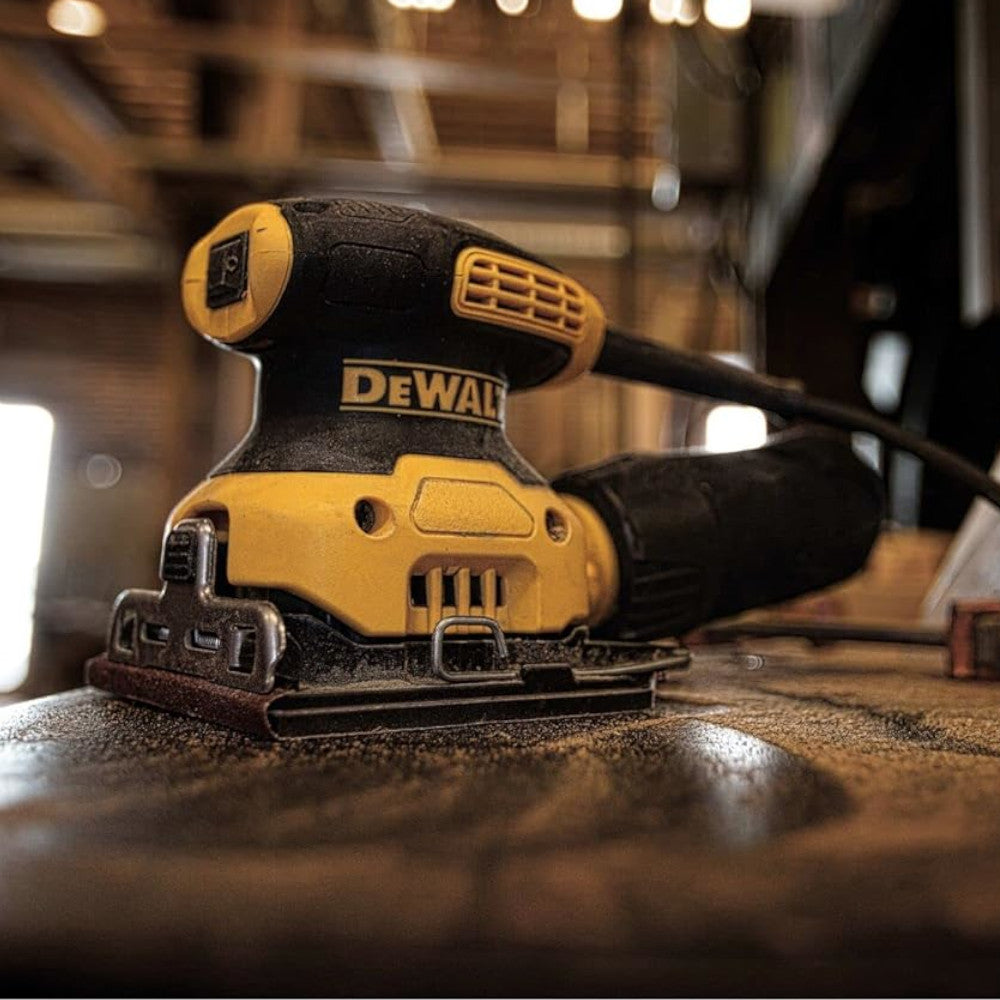 Ponceuse à main DEWALT DWE6411K, 1/4 feuille - Reconditionnée avec garantie Dewalt