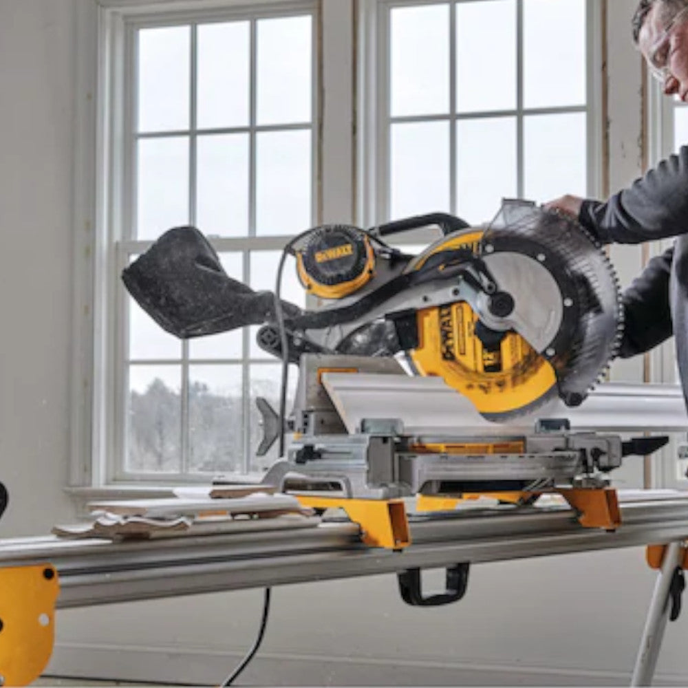 Scie à onglets DEWALT, double biseau, composé, 12 pouces, 15 A (DWS716) - Remis à neuf avec garantie Dewalt