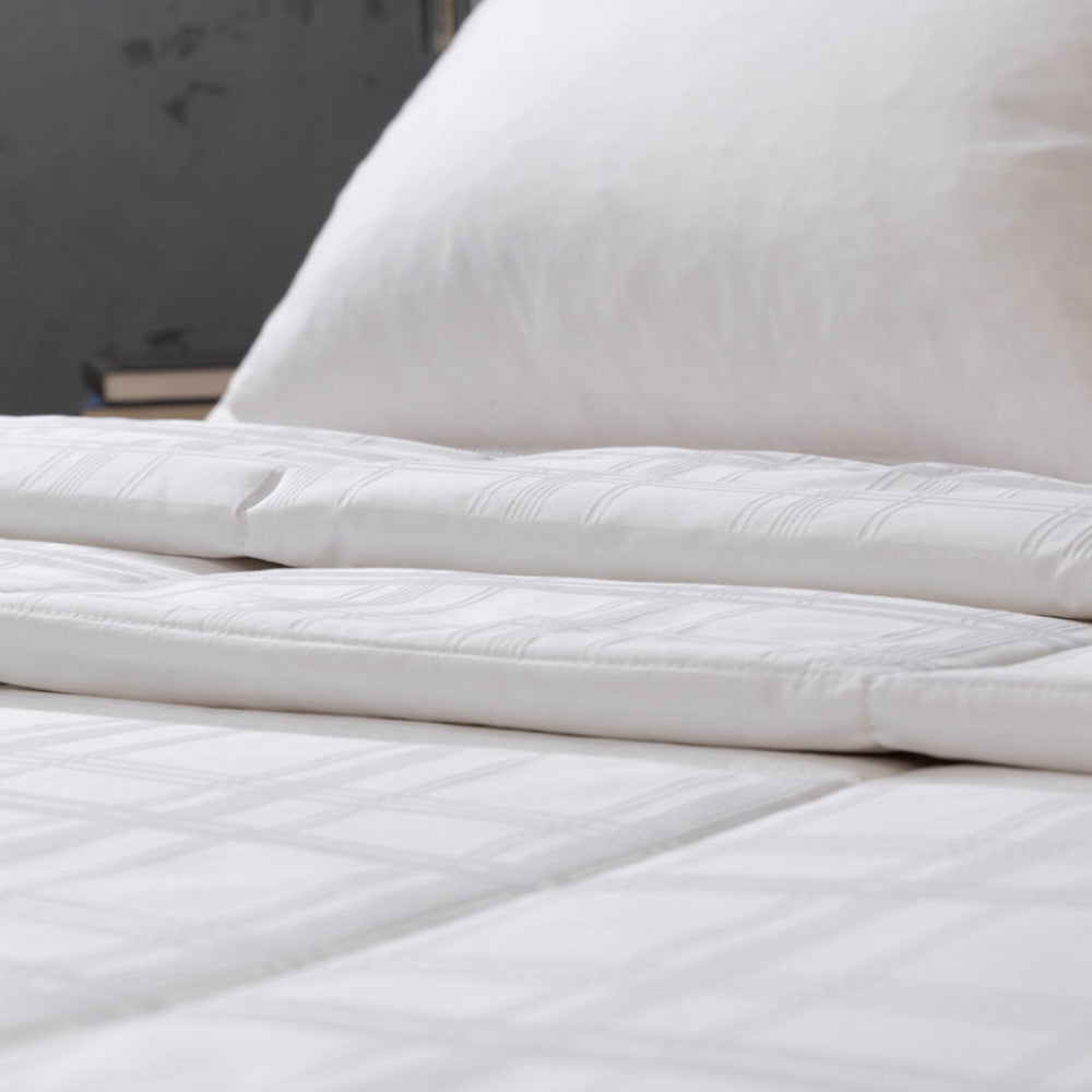 Couette en soie mûre Contessa de QEHOME pour grand lit