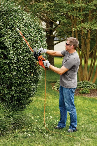 Taille-haie BLACK+DECKER 20 po avec lame de scie - BEHTS300