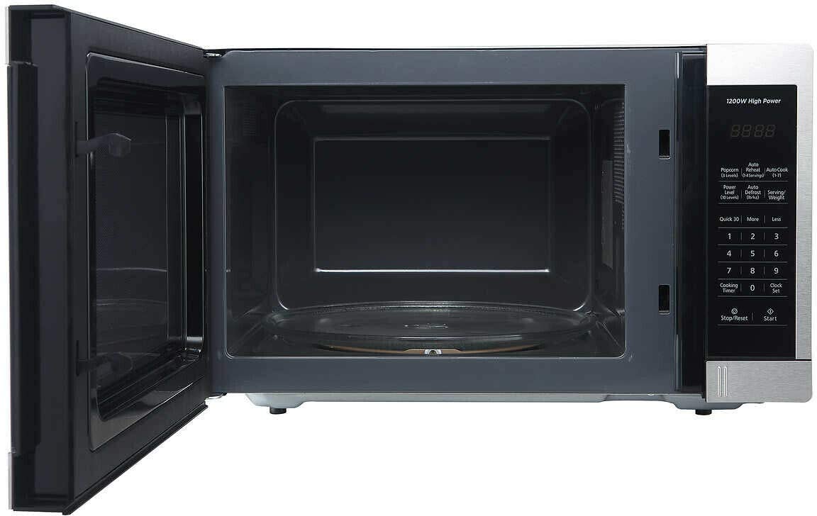 PANASONIC Micro-ondes Genius en acier inoxydable de 1,3 pi³ - Remis à neuf avec la garantie Home Essentials - NN-SC678S